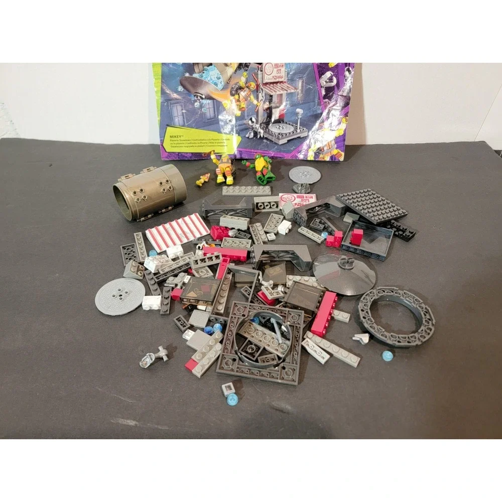 TMNT Mega Bloks Mikey Pizzeria Showdown‎ Playset Incomplete Ninja Turtles